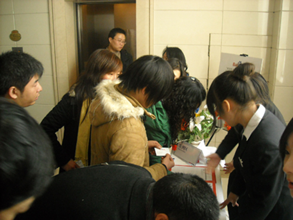 繁忙的簽到區 繁忙的簽到區