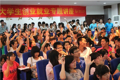 校園巡講新鄉學院站演講報道