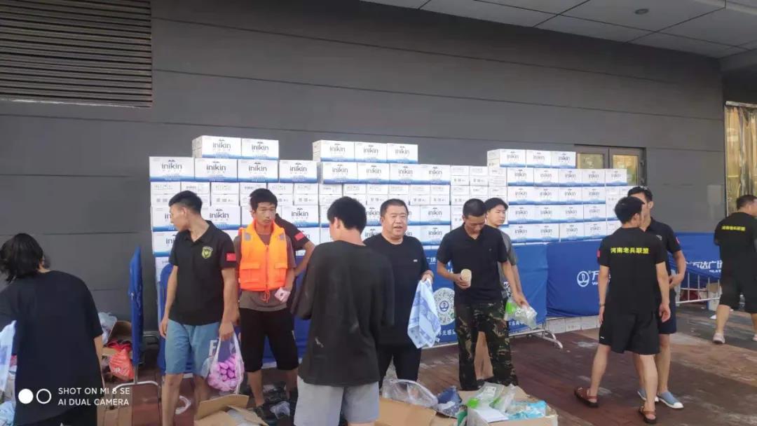 【抗洪救災】——青峰網絡第一時間把捐助物資送到災區親人手里